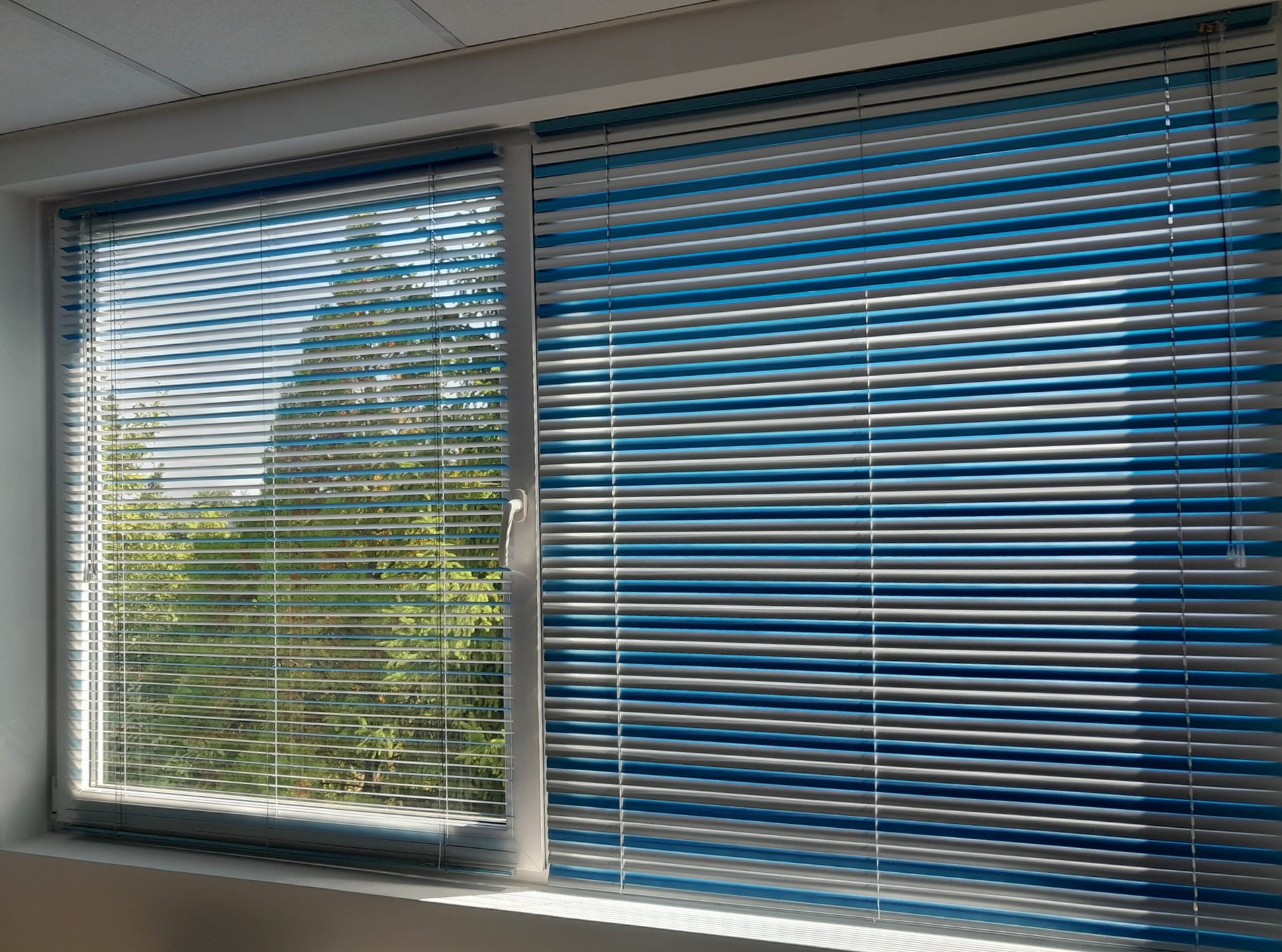 Jaluzele Aluminiu Bicolor